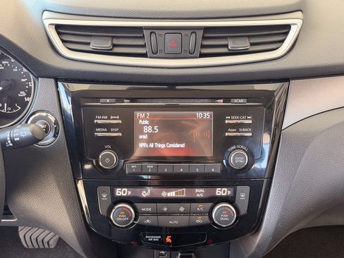 Used 2016 Nissan Rogue AWD image 11