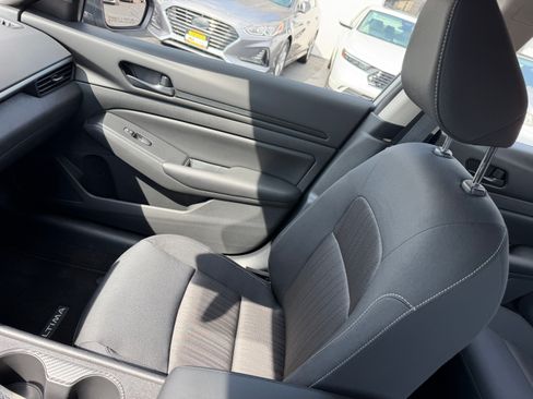 Used 2024 Nissan Altima 2.5 S FWD image 12