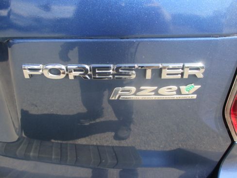 Used 2015 Subaru Forester 2.5i Premium Sport Utility 4D AWD/4WD image 12