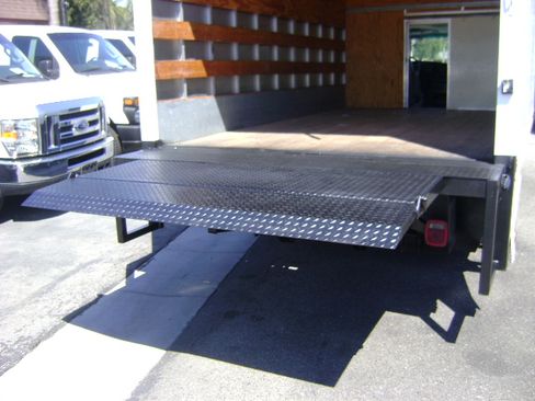 Used 2006 Ford E-350 and Econoline 350 Super Duty RWD image 13