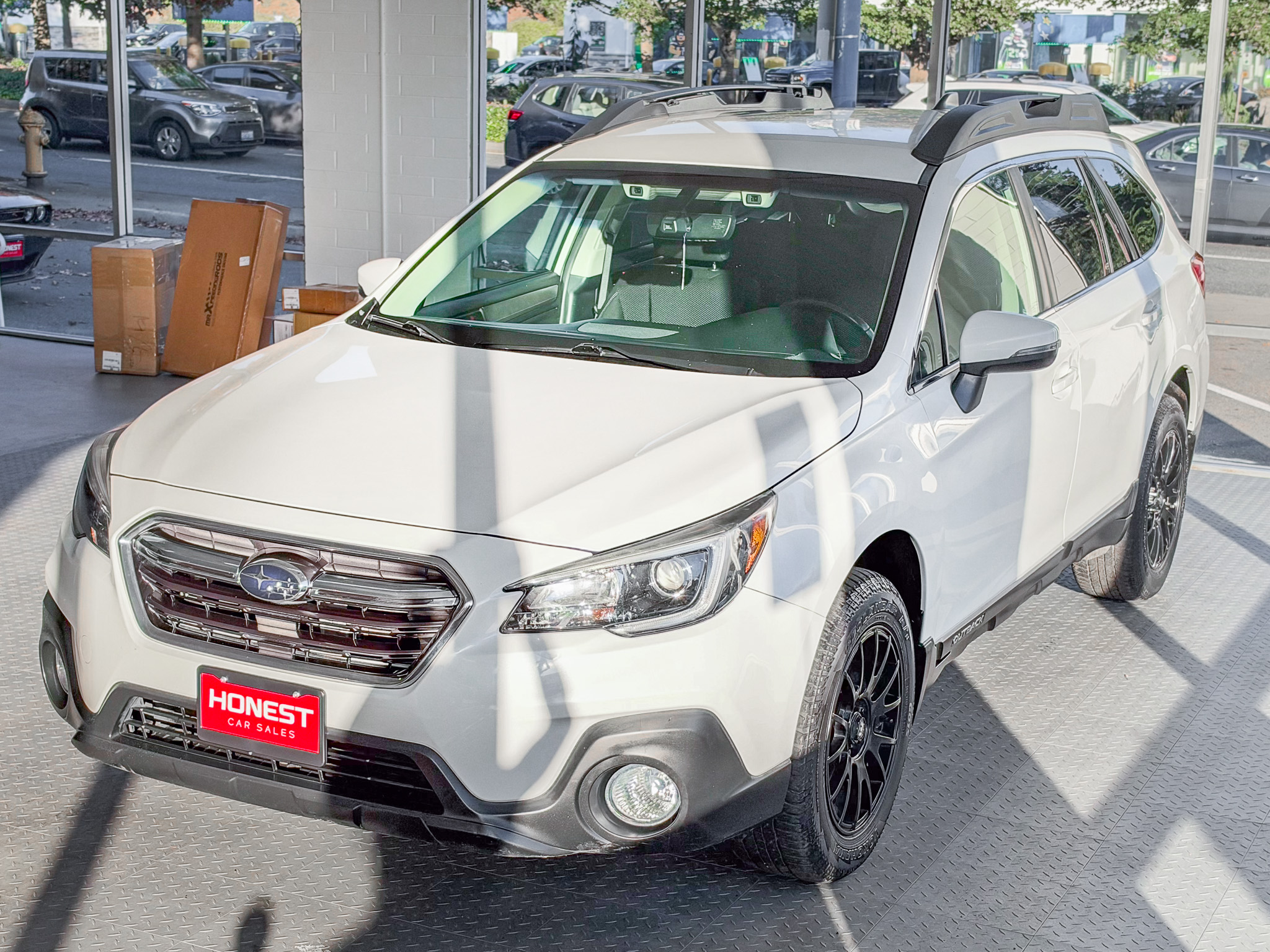 Used 2018 Subaru Outback 2.5i Premium AWD/4WD image 3