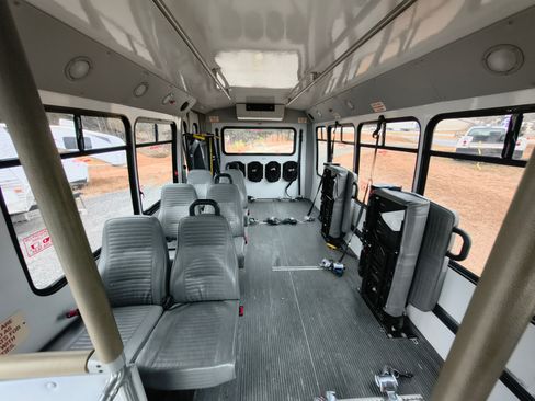 Used 2016 Ford E-350 and Econoline 350 image 13