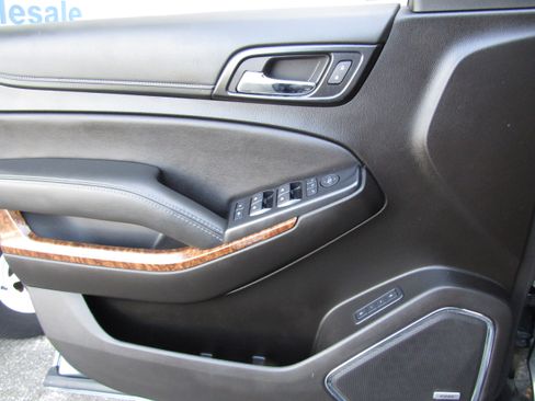 Used 2019 Chevrolet Tahoe Premier RWD image 18