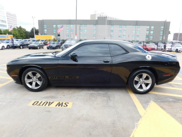 Used 2019 Dodge Challenger SXT RWD image 5