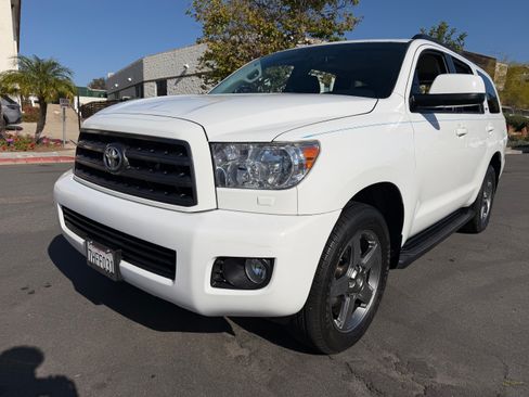 Used 2014 Toyota Sequoia 4WD SR5 image 4