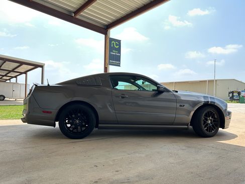 Used 2014 Ford Mustang RWD image 6
