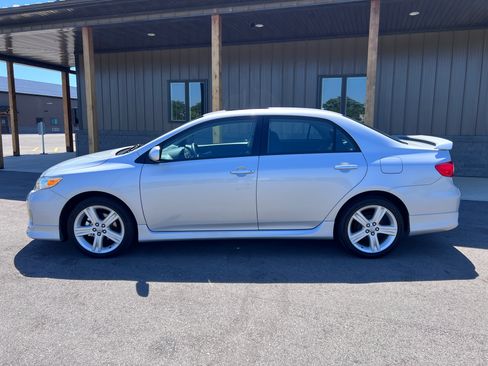 Used 2013 Toyota Corolla S Sedan 4D FWD image 2