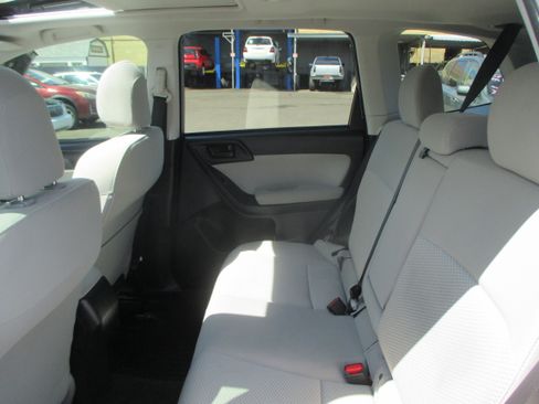 Used 2015 Subaru Forester 2.5i Premium image 9