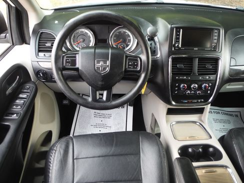 Used 2014 Dodge Grand Caravan SXT FWD image 7