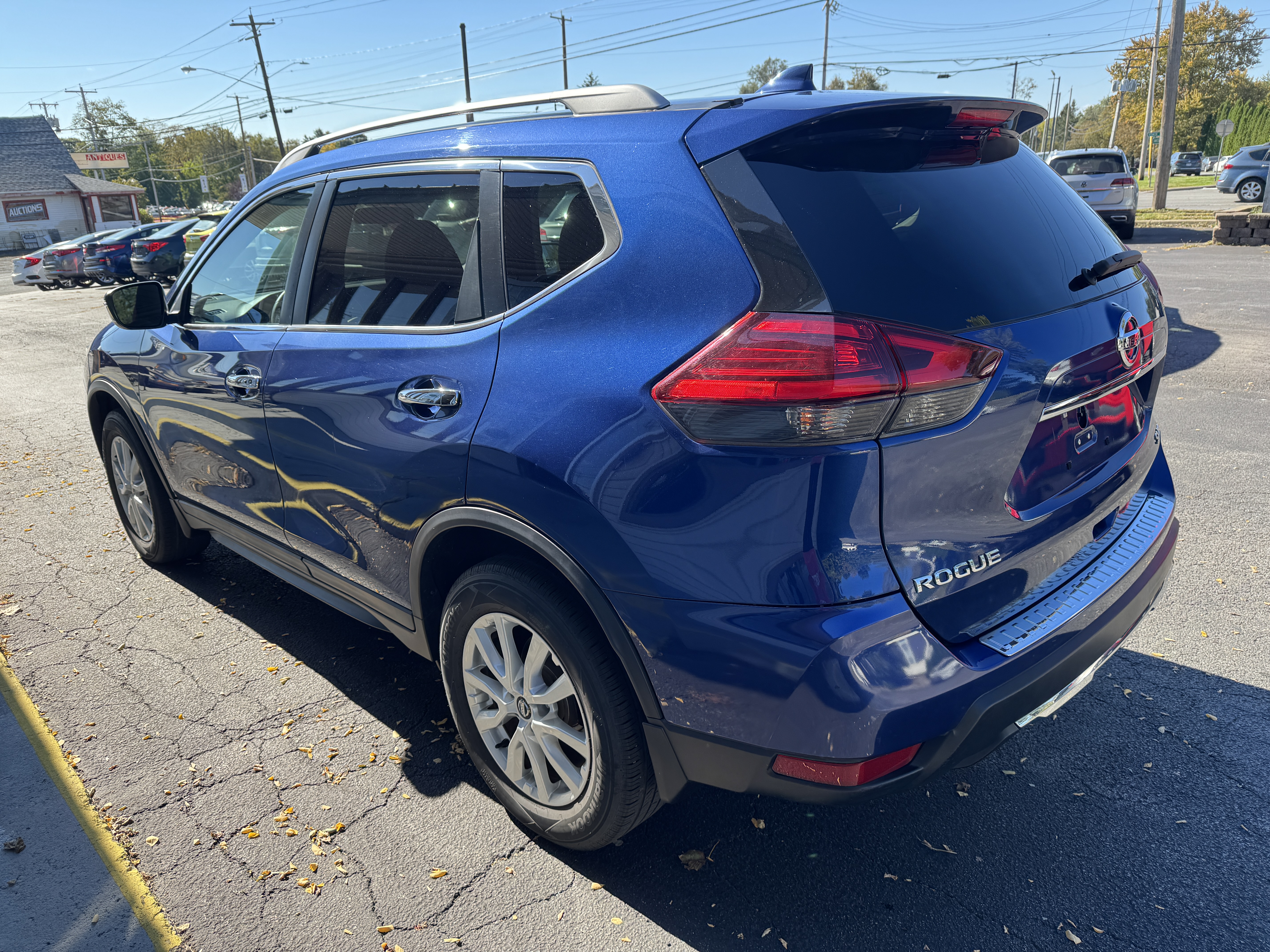 Used 2017 Nissan Rogue AWD SV image 4
