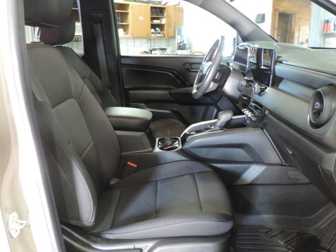 Used 2023 Chevrolet Colorado Trail Boss image 28