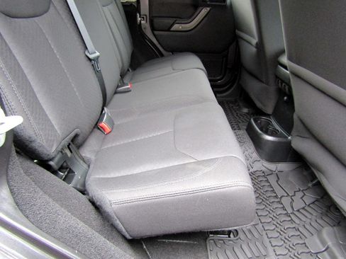 Used 2017 Jeep Wrangler Sport image 12