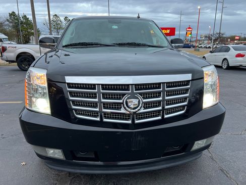 Used 2011 Cadillac Escalade Luxury image 2