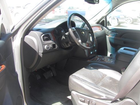 Used 2014 Chevrolet Tahoe LTZ image 4