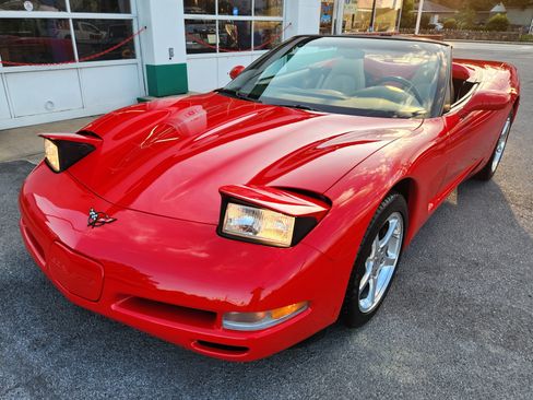 Used 2000 Chevrolet Corvette Convertible RWD image 11