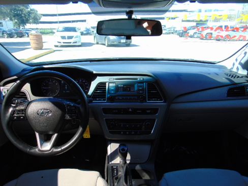 Used 2017 Hyundai Sonata SE image 13