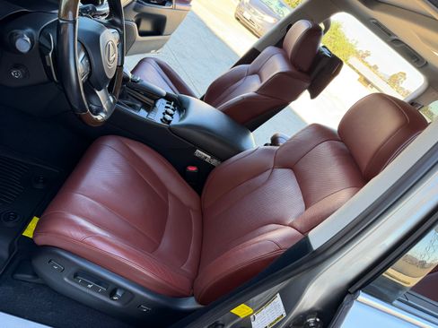 Used 2016 Lexus LX 570 image 1