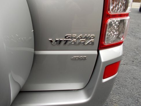Used 2010 Suzuki Grand Vitara LX image 7
