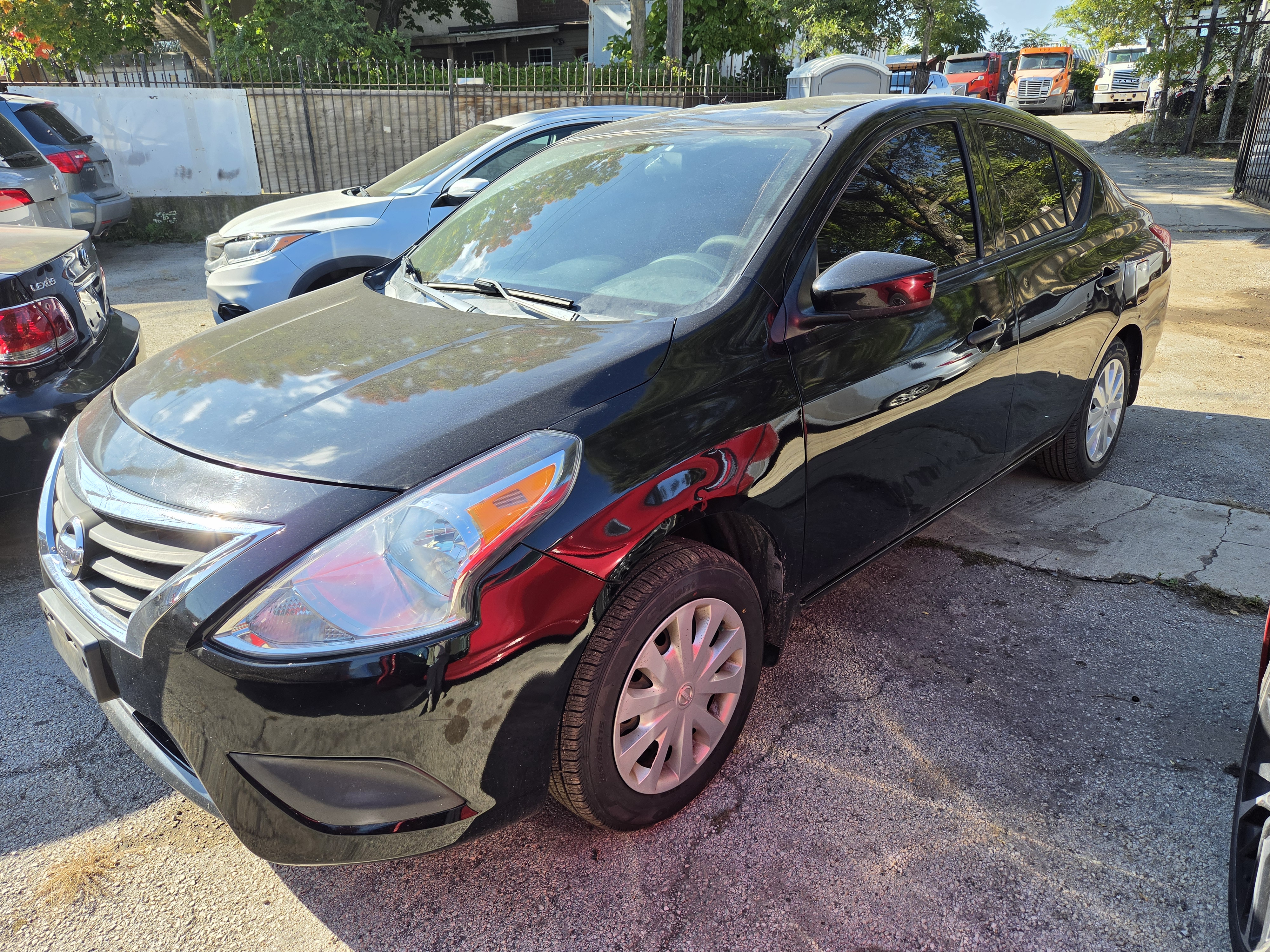 Used 2018 Nissan Versa SV FWD image 1