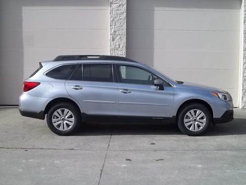Used 2015 Subaru Outback 2.5i Premium image 9