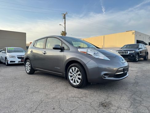 Used 2015 Nissan Leaf S image 10