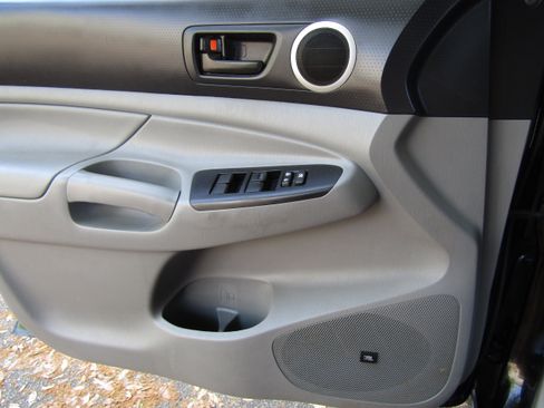 Used 2013 Toyota Tacoma 4x4 Double Cab TRD Off Road image 17