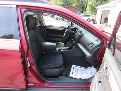 Used 2019 Subaru Outback 2.5i Premium AWD/4WD image 16