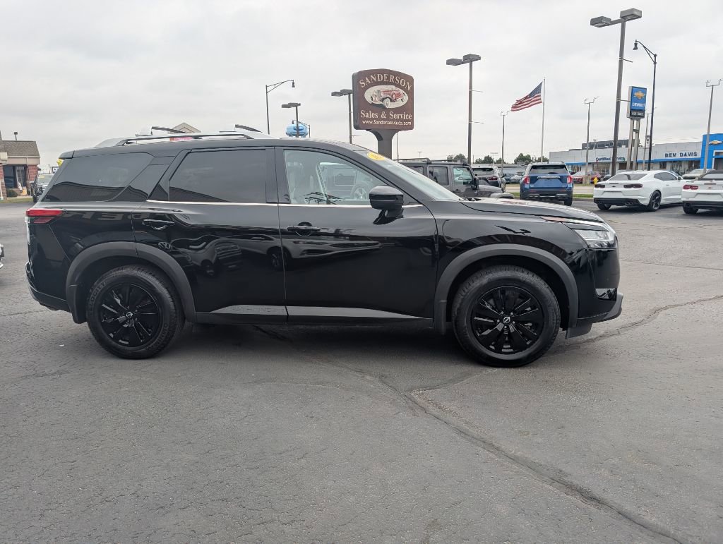 Used 2024 Nissan Pathfinder FWD SL image 4
