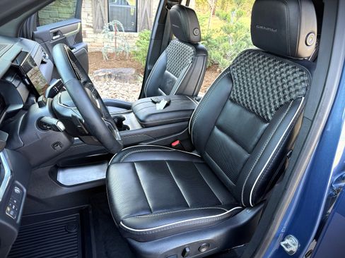 Used 2025 GMC Acadia Denali image 5