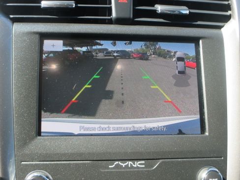 Used 2020 Ford Fusion SE FWD image 11