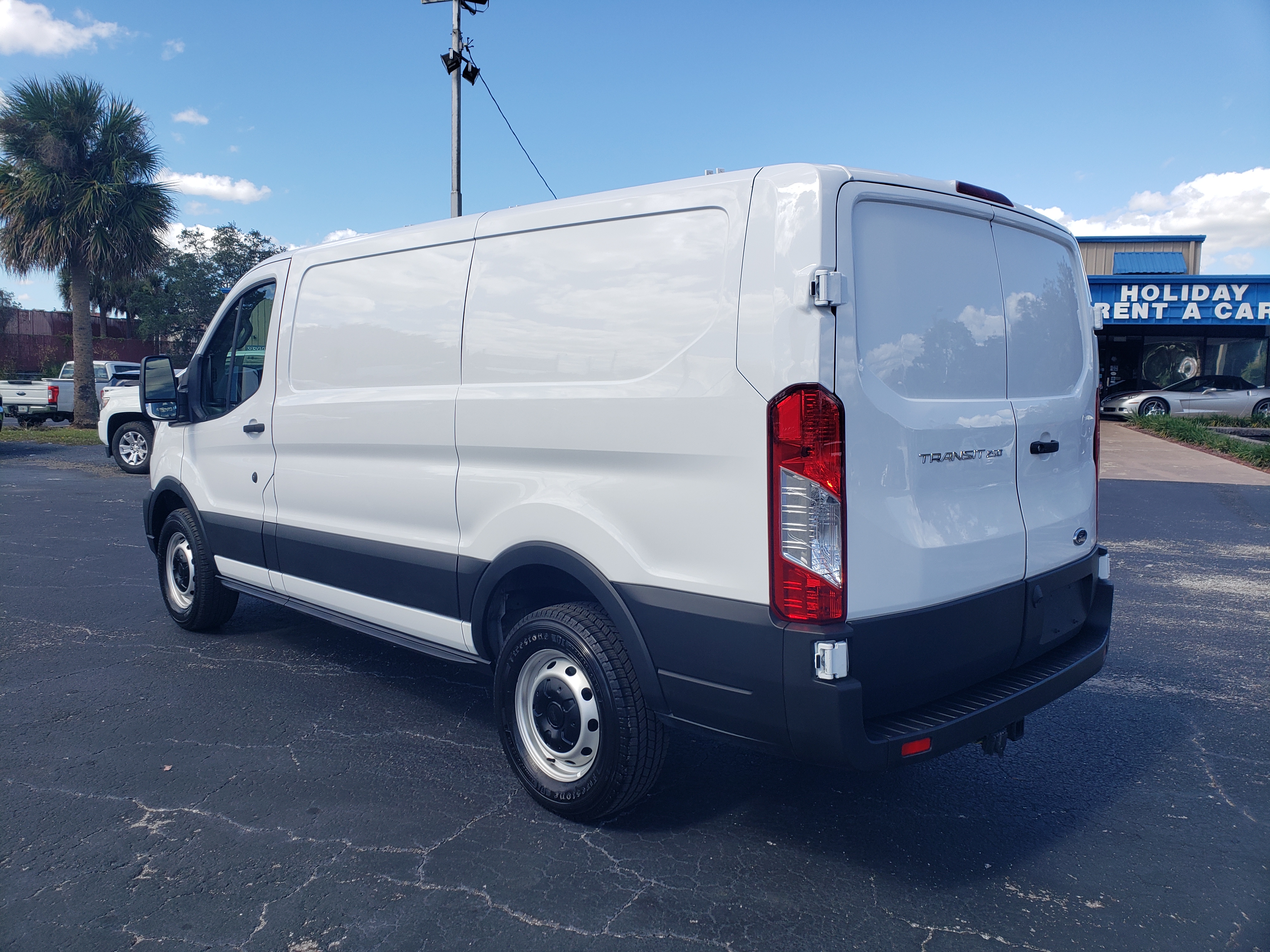 Used 2023 Ford Transit 250 130 Low Roof RWD image 3