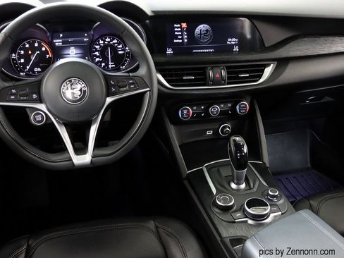 Used 2019 Alfa Romeo Stelvio AWD image 17