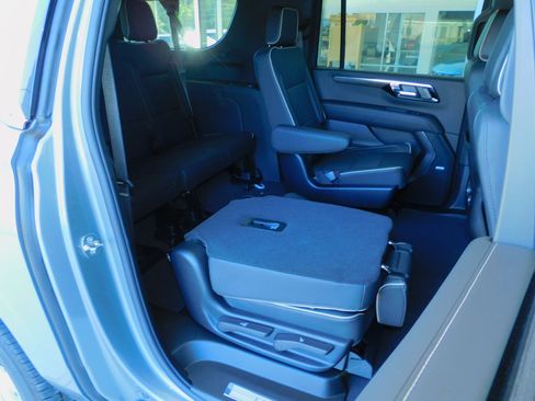 New 2026 Chevrolet Suburban Premier image 34
