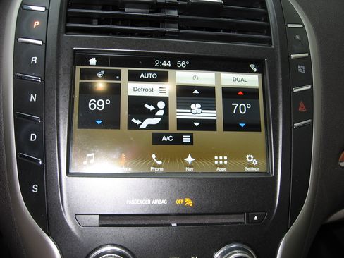 Used 2017 Lincoln MKC Select image 12