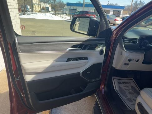 Used 2024 Jeep Wagoneer Series II image 17