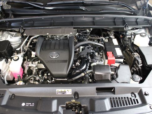 Used 2023 Toyota Highlander XLE image 12