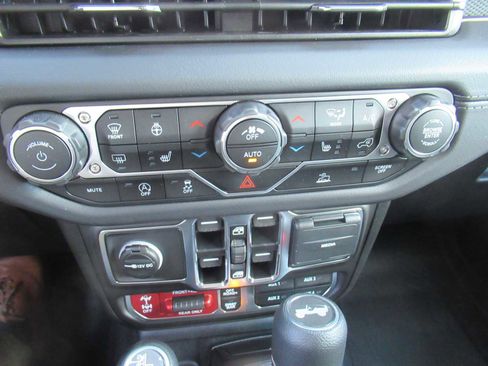 New 2025 Jeep Wrangler Unlimited Rubicon image 31