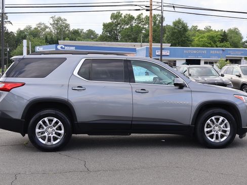 Used 2020 Chevrolet Traverse LT image 8