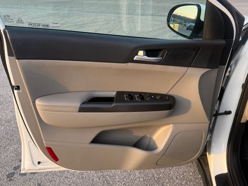 Used 2021 Kia Sportage S image 11