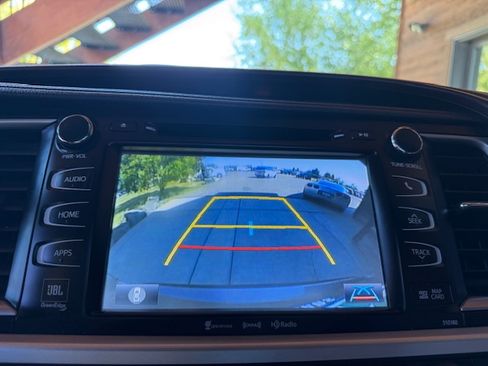 Used 2018 Toyota Highlander Limited Platinum image 12