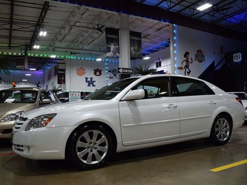 Used 2006 Toyota Avalon XLS image 11