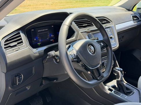 Used 2022 Volkswagen Tiguan FWD S image 11
