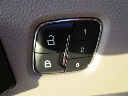 Used 2019 Ford F150 Limited image 12