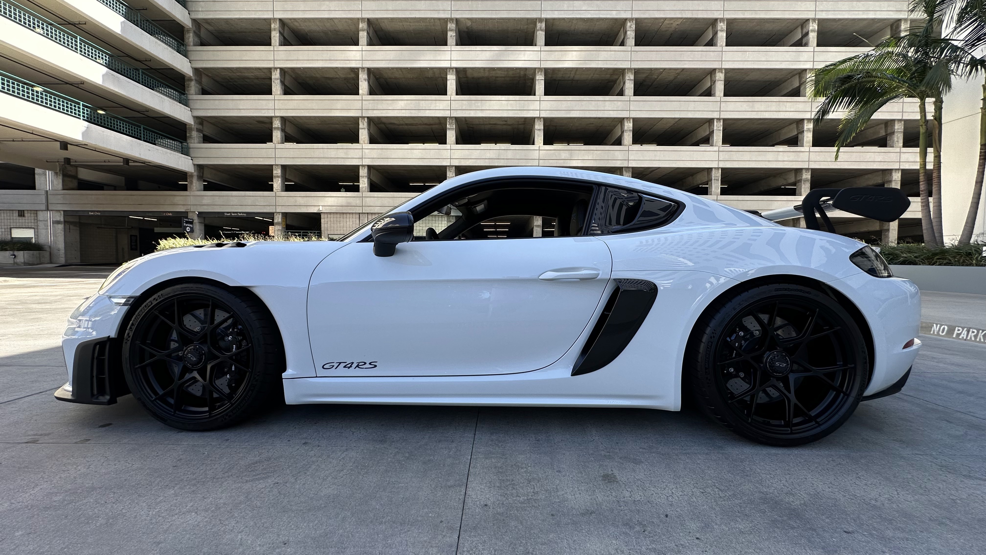Used 2024 Porsche 718 Cayman GT4 RS RWD image 19