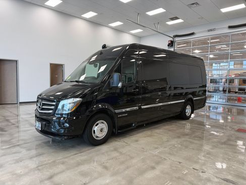 Used 2015 Mercedes-Benz Sprinter 4500 image 4