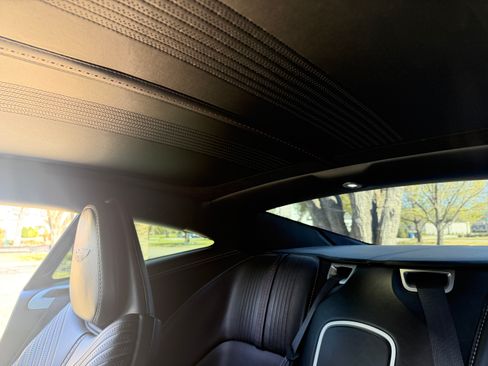 Used 2017 Aston Martin DB11 V12 Coupe RWD image 19