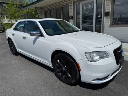 Used 2015 Chrysler 300 C image 2