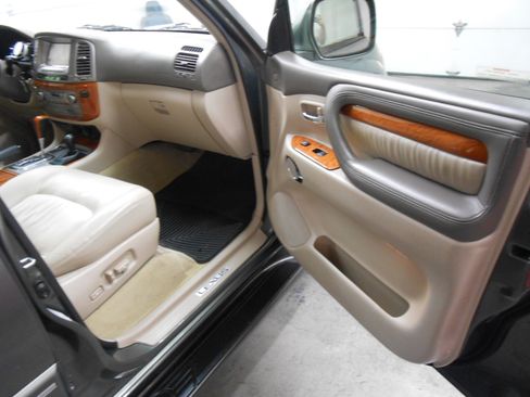 Used 2007 Lexus LX 470 image 9