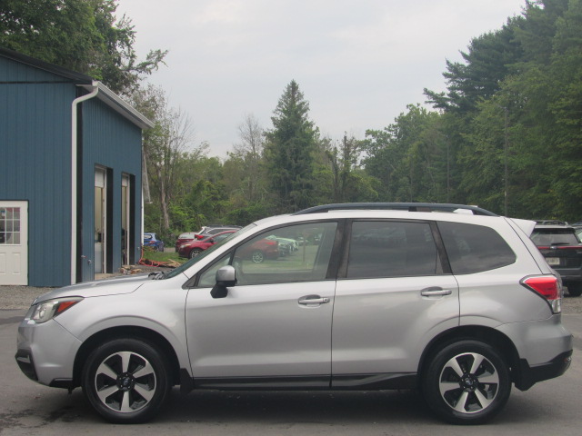 Used 2018 Subaru Forester 2.5i Premium AWD/4WD image 4
