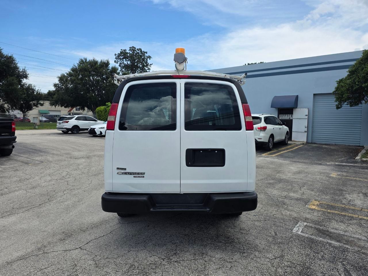 Used 2011 Chevrolet Express 2500 UNAVAIL RWD image 7